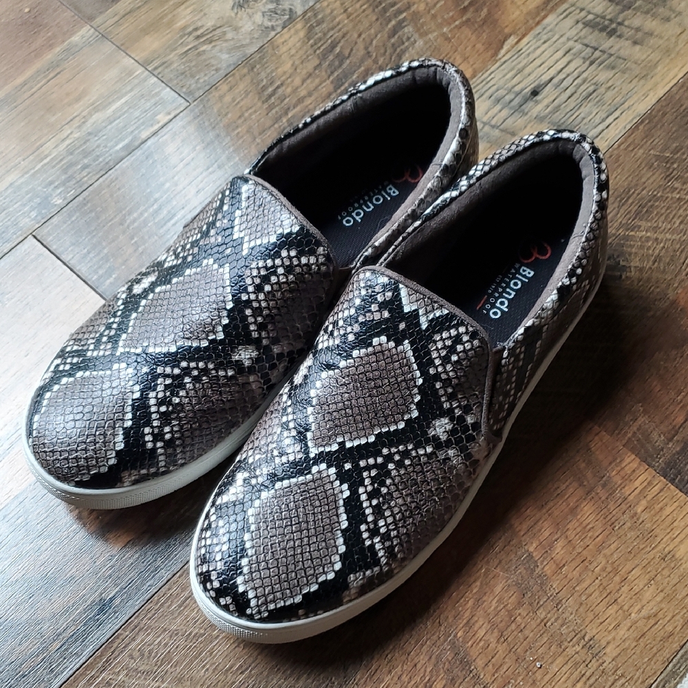 Blondo Waterproof Snakeskin Slip On Loafers 9.5